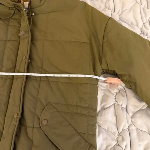 Closed Quilted Coat - Picture 4 of 7